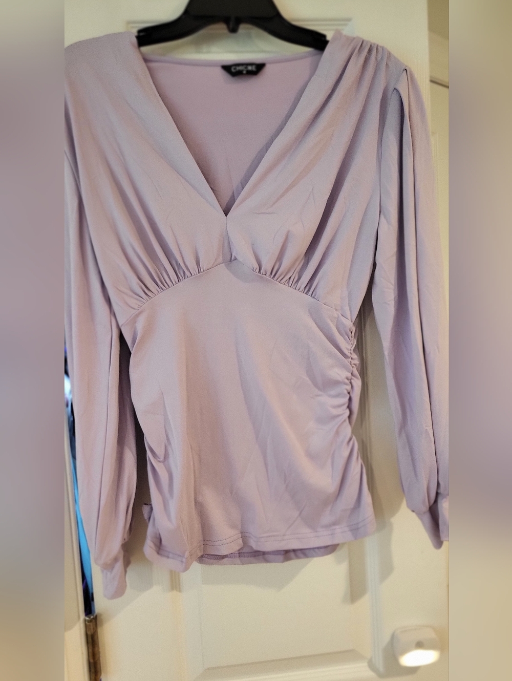 chic Pastel Lilac V-Neck Ruched Long Sleeve Top